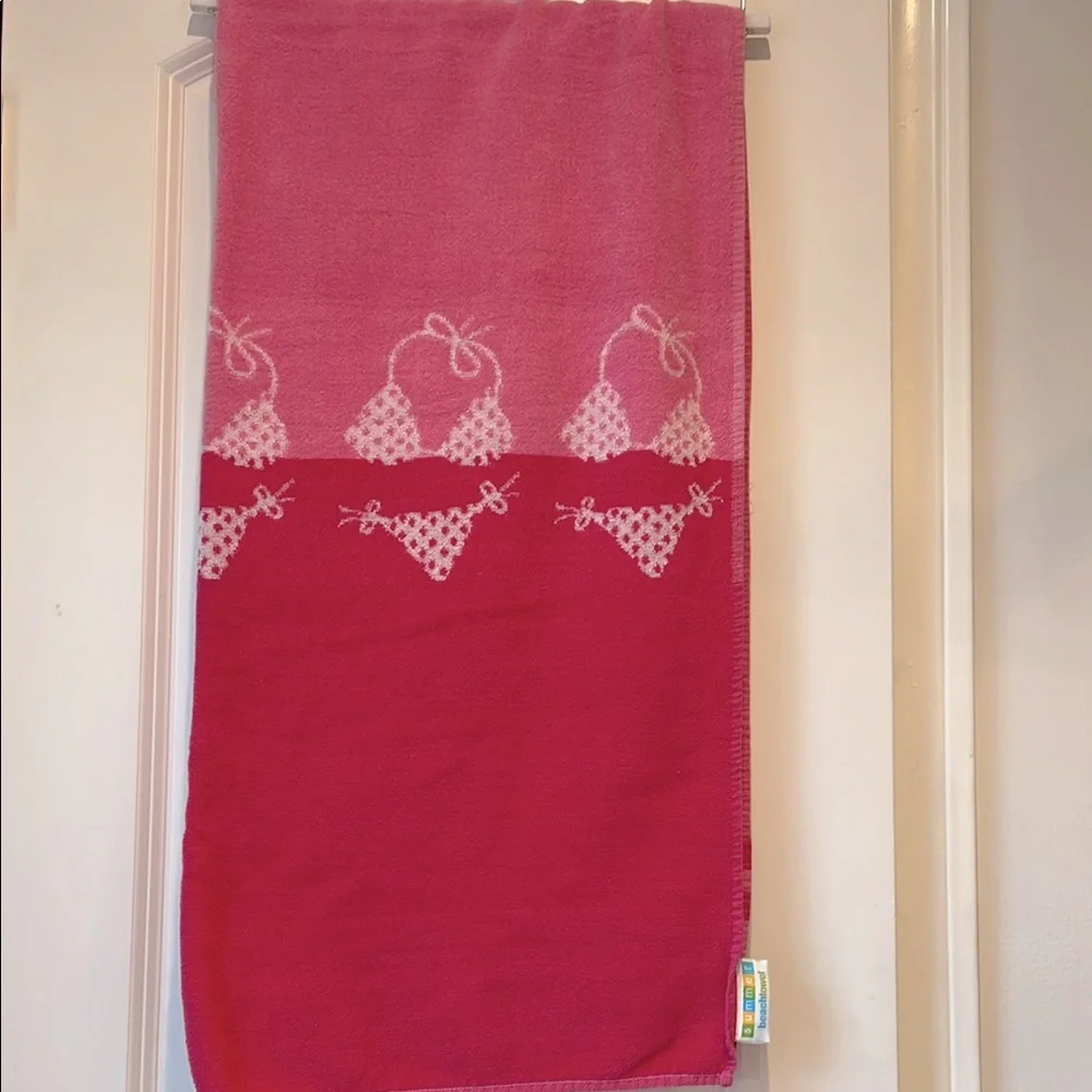 👙 Polka Dot Bikini Pink and White Patterned Beach Towel